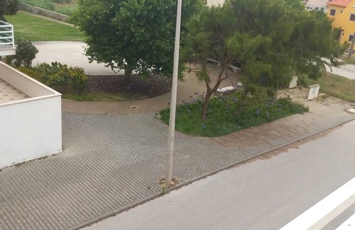 Peniche Apartment | Ideal Oceanfront Apartment for 8, Steps from Peniche Beach