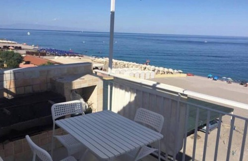 Fondachello Apartment | Homerez - Apt Mascali sea view
