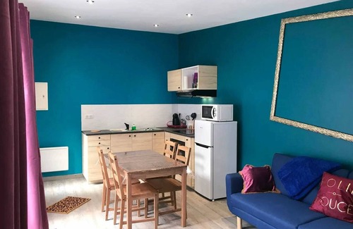 Meaux Apartment | Spacious Apartment with Terrace for 8 at Meaux