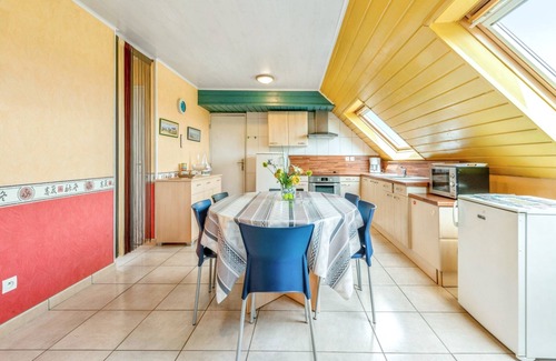 Saint-Pol-de-Leon Apartment | Seaside Escape: Cozy Apartment with Ocean View in Saint-Pol-de-Léon