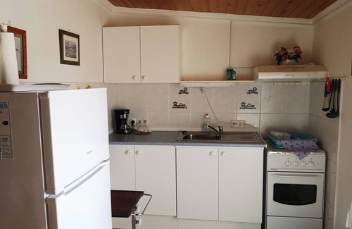 La Siesta Apartment | Cozy Apartment Near the Beach with Shared Pool Access