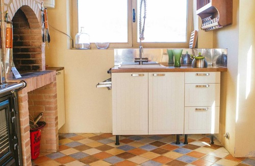 Redondela House | Charming Homerez Property Near Beach with Pool for 4 Guests