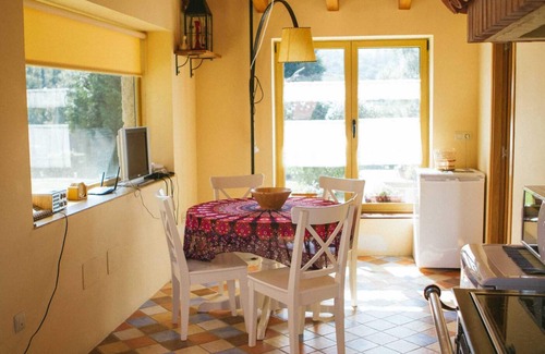 Redondela House | Charming Homerez Property Near Beach with Pool for 4 Guests