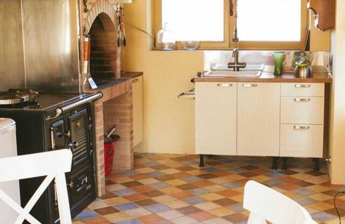 Redondela House | Charming Homerez Property Near Beach with Pool for 4 Guests