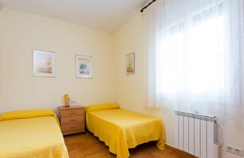 Castellet i la Gornal Villa | Homerez - Big villa 9 km away from the beach for 14 ppl. with swimming-pool