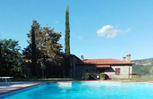 Caprese Michelangelo House | Homerez - Beautiful house for 4 ppl. with shared pool at Caprese Michelangelo