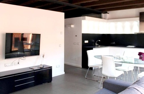 Olot Apartment | Homerez - Beautiful appartement for 4 ppl. with terrace and balcony at Olot