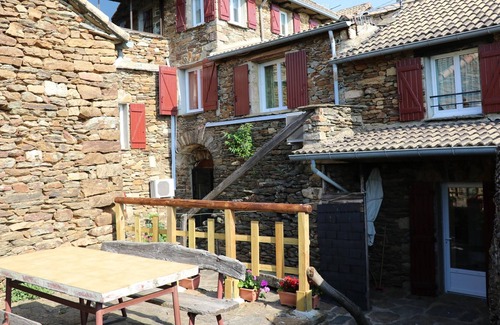 Gravieres House | Homerez - Beautiful house for 6 ppl. with shared pool and terrace at Gravières