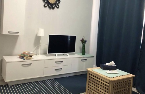 Chiajna Apartment | Homerez - Beautiful studio for 2 ppl. with balcony at Roșu