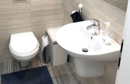 Chiajna Apartment | Homerez - Beautiful studio for 2 ppl. with balcony at Roșu