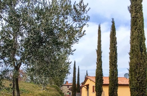 Caprese Michelangelo House | Homerez - Big house for 18 ppl. with swimming-pool at Caprese Michelangelo