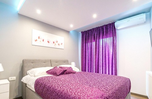 Zagvozd Villa | Homerez - Big villa 15 km away from the beach with swimming-pool and jacuzzi