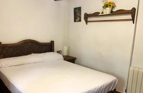 Querol Villa | Homerez - Big villa for 20 ppl. with swimming-pool, jacuzzi and garden at Querol