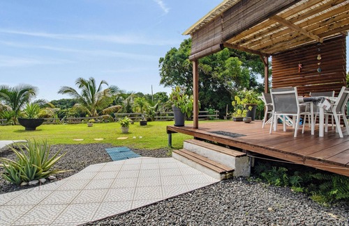 Circuit 1C1 House | Beautiful Bungalow in Petit Bourg with Oceanfront Pool
