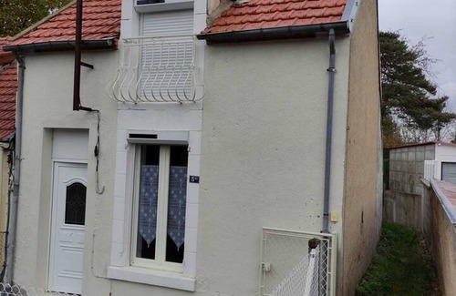 Cosne-Cours-sur-Loire House | Cozy Retreat for 6 with Terrace in Cosne-Cours-sur-Loire