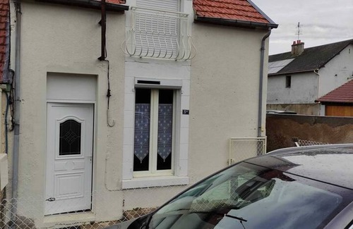 Cosne-Cours-sur-Loire House | Cozy Retreat for 6 with Terrace in Cosne-Cours-sur-Loire