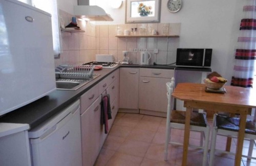 Cassen Apartment | Cozy Apartment for 4 in Cassen with Pool & Pet Friendly