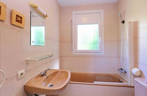 El Mas Isaac Ski Chalet | Homerez - Chalet for 10 ppl. with swimming-pool and terrace at Palau saverdera