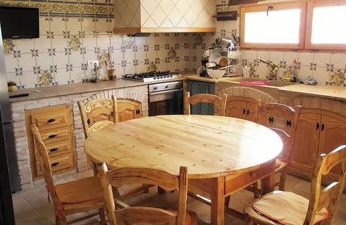 Masdenverge Ski Chalet | Charming Oceanfront Chalet with Pool, Rated 10/10 by Guests