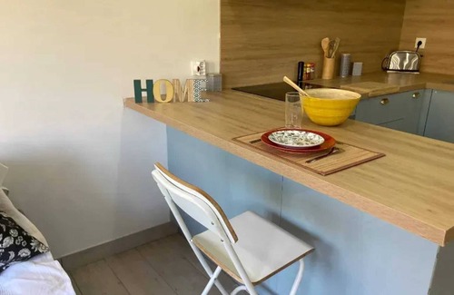 Alouettes House | Inviting House with Terrace for 4 in Fontenay-sous-Bois