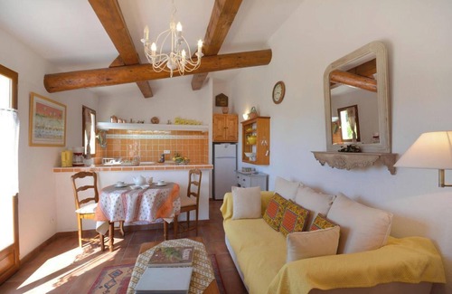Ceyreste House | Idyllic Retreat near the Beach with Garden & Ocean View