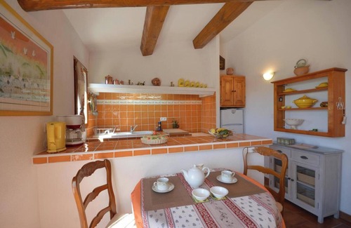 Ceyreste House | Idyllic Retreat near the Beach with Garden & Ocean View