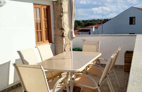 Zebreiros House | Homerez - Charming Countryside House in Zebreira with Spacious Terrace