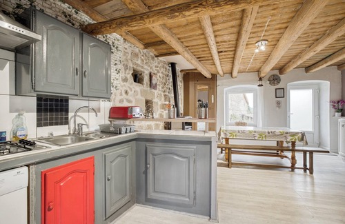 Valprivas House | Pet-Friendly Retreat with Pool and Garden in Valprivas