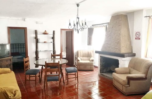 Cordoba House | Relaxing House in Córdoba with Private Pool & Family Amenities