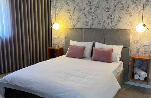 Fatima House | Inviting Fátima Retreat for 10 with Garden & Balcony