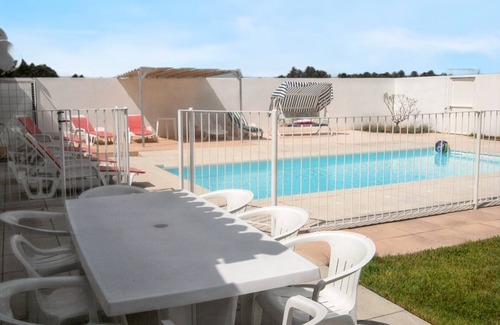 Meynes Villa | Relaxing Villa with Pool, Garden & Terrace in Meynes