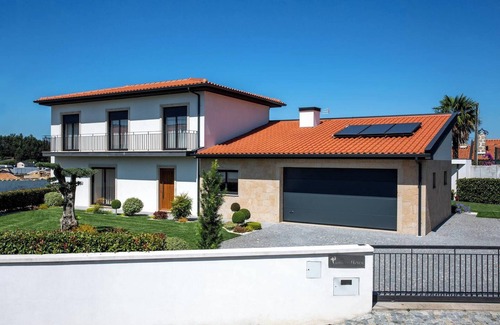 Barcelos Ski Chalet | Relaxing Chalet with Pool, 18 km from the Beach for 6