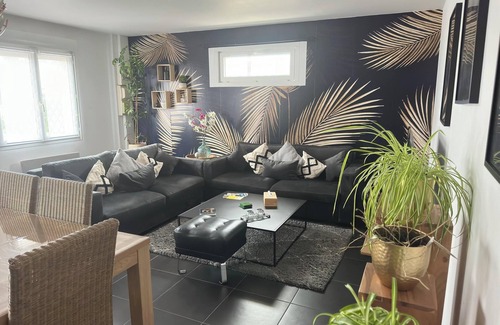 Andres House | Inviting Oceanfront House in Andres with Parking & Spa