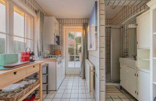 Courcelles House | Charming Retreat for 4 with Terrace in Courcelles