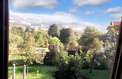 Busovaca House | Comfortable Retreat with Garden in Jazvine for Families