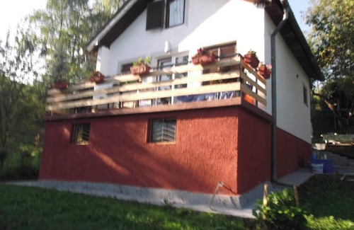 Busovaca House | Comfortable Retreat with Garden in Jazvine for Families