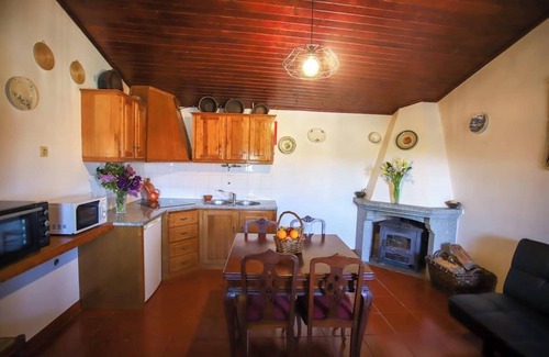 Sortelha Villa | Elegant Villa in Sortelha with Relaxing Garden & Spa