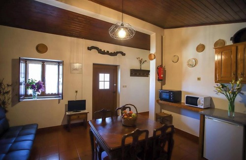 Sortelha Villa | Elegant Villa in Sortelha with Relaxing Garden & Spa