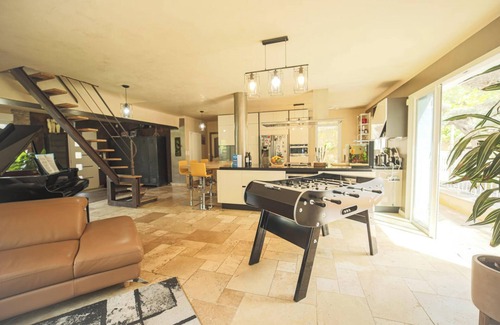 Aubagne Villa | Elegant Villa in Aubagne with Pool and Jacuzzi - 10/10 Rating