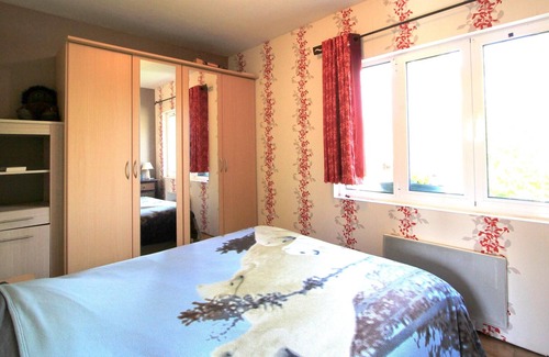Marcillac-Saint-Quentin House | Homerez - Beautiful house for 6 ppl. with terrace at Marcillac-Saint-Quentin
