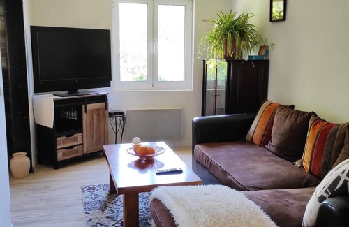 Marcillac-Saint-Quentin House | Homerez - Beautiful house for 6 ppl. with terrace at Marcillac-Saint-Quentin