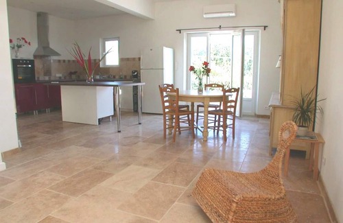 Croagnes Villa | Idyllic Villa with Pool for 6 in Saint-Saturnin-lès-Apt