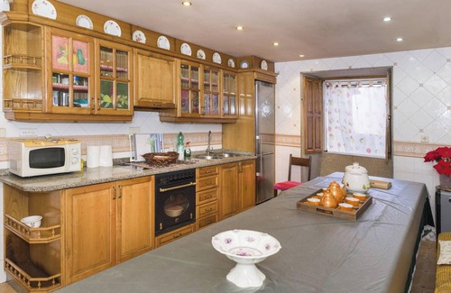 Silleda House | Guest Rated: 10/10 House for 8 with Terrace in Carboeiro