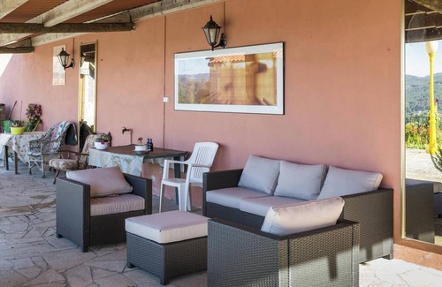 Silleda House | Guest Rated: 10/10 House for 8 with Terrace in Carboeiro