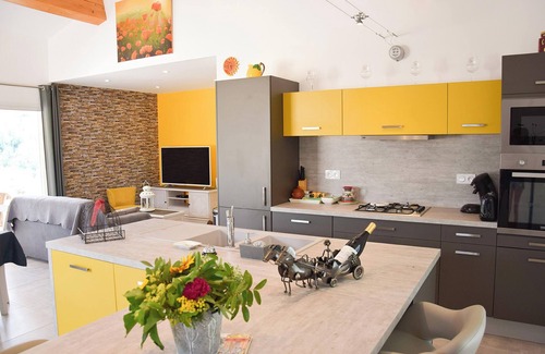 La Roche-sur-le-Buis House | Relaxing Retreat with Pool for 10 in La Roche-sur-le-Buis