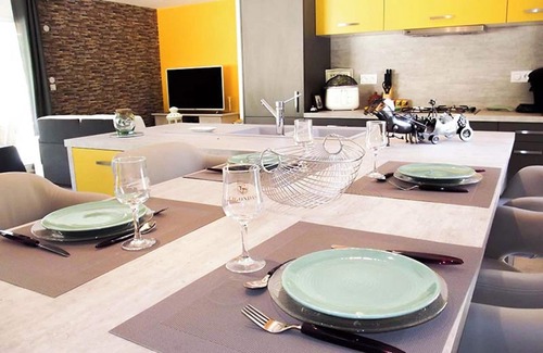 La Roche-sur-le-Buis House | Relaxing Retreat with Pool for 10 in La Roche-sur-le-Buis