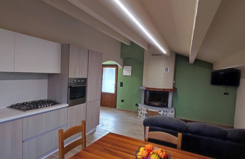 Caprese Michelangelo House | Spacious Retreat for 18 with Pool at Caprese Michelangelo