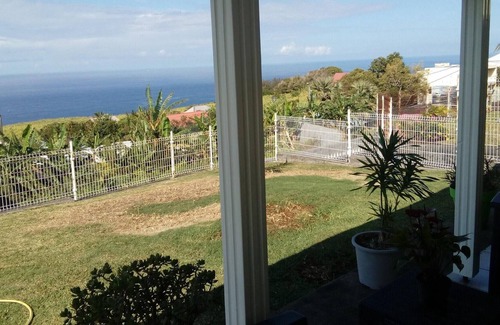 Petite-Ile House | Homerez - House 5 km away from the beach for 5 ppl. with sea view at Petite Île