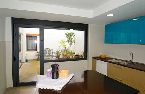 Almagro House | Spacious Almagro Home for 10 with Pet-Friendly Amenities