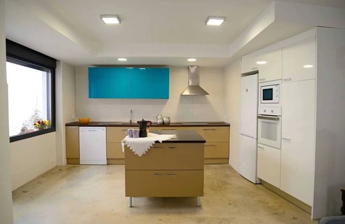 Almagro House | Spacious Almagro Home for 10 with Pet-Friendly Amenities